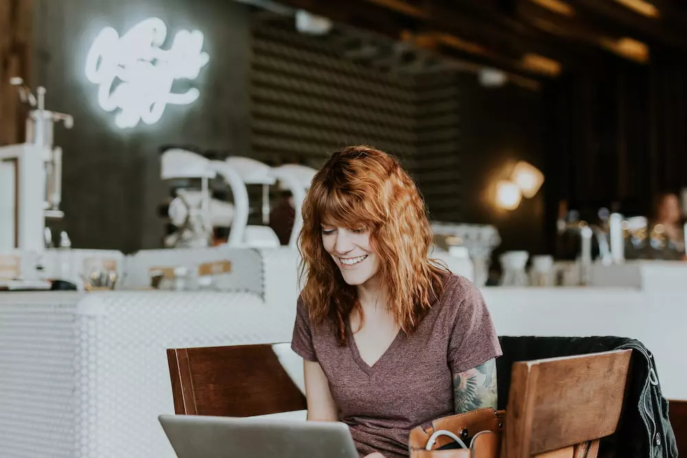 consumer using computer in coffee shop