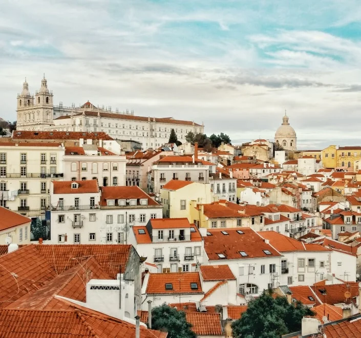Tejados de Lisboa con tejas rojas