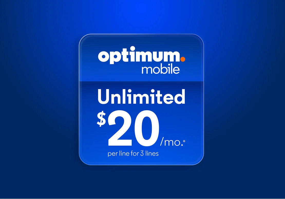 An Optimum associate shares information about the Optimum e-Tailer partner program with a business owner. 