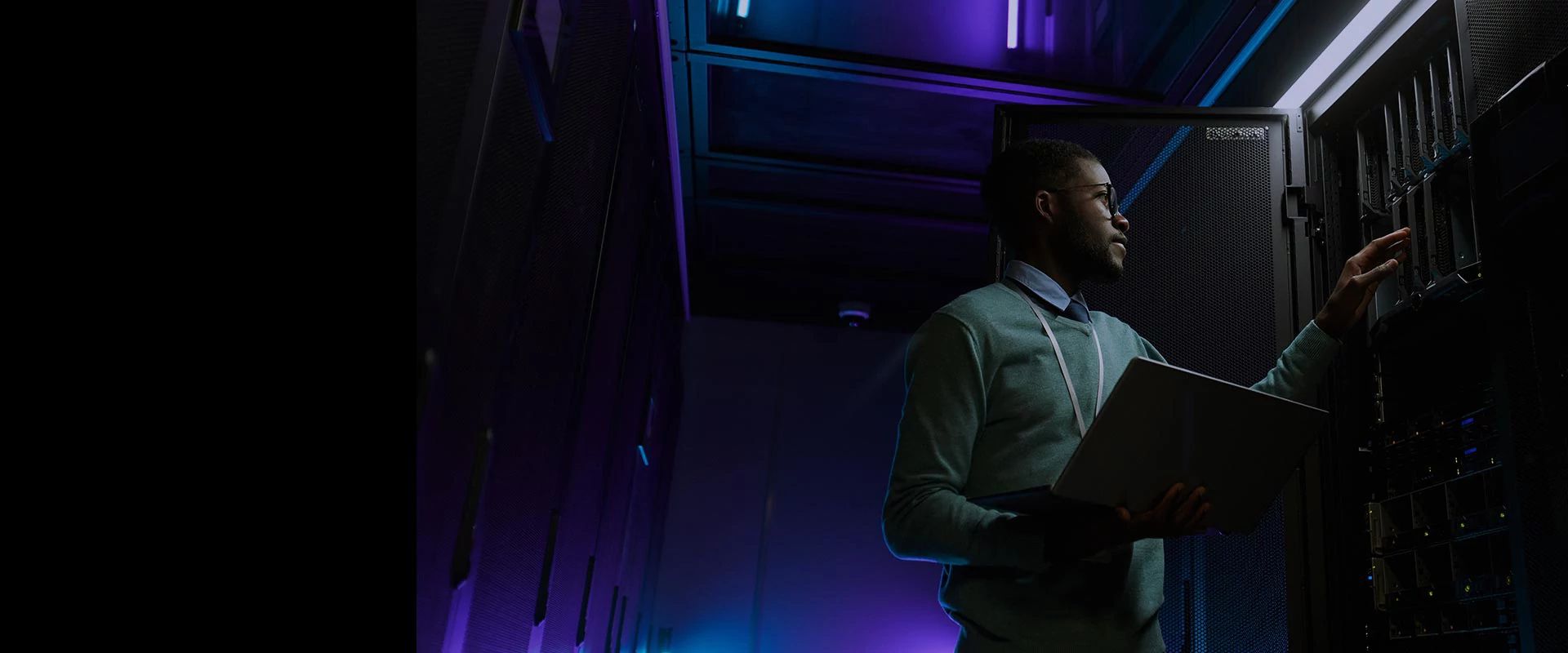 network-hero-desktop-guy-serverroom_flip.jpg